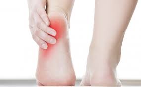đau nhức gót chân trái là bệnh gì